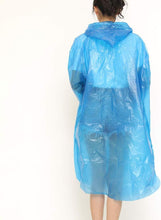 Outdoor rainwear for adults, waterproof and portable with button closure.