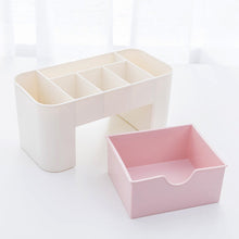 Cutlery box for organizing and storing cutlery sets